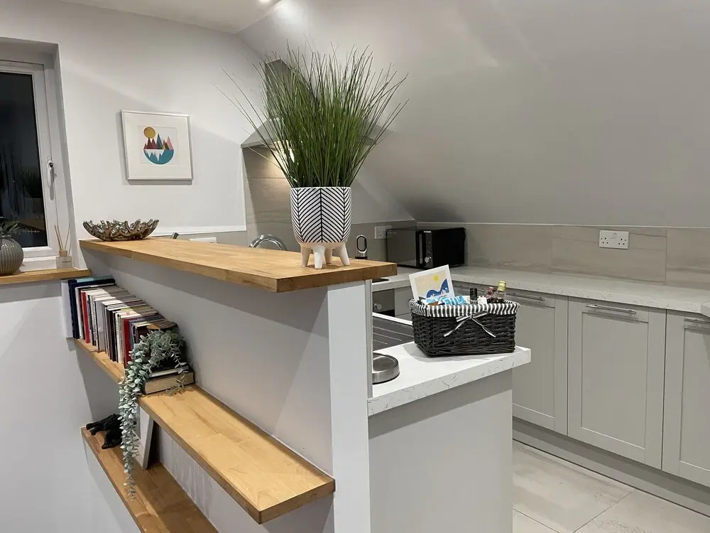 5 Star Unique Luxury Detached Apartment in Windsor