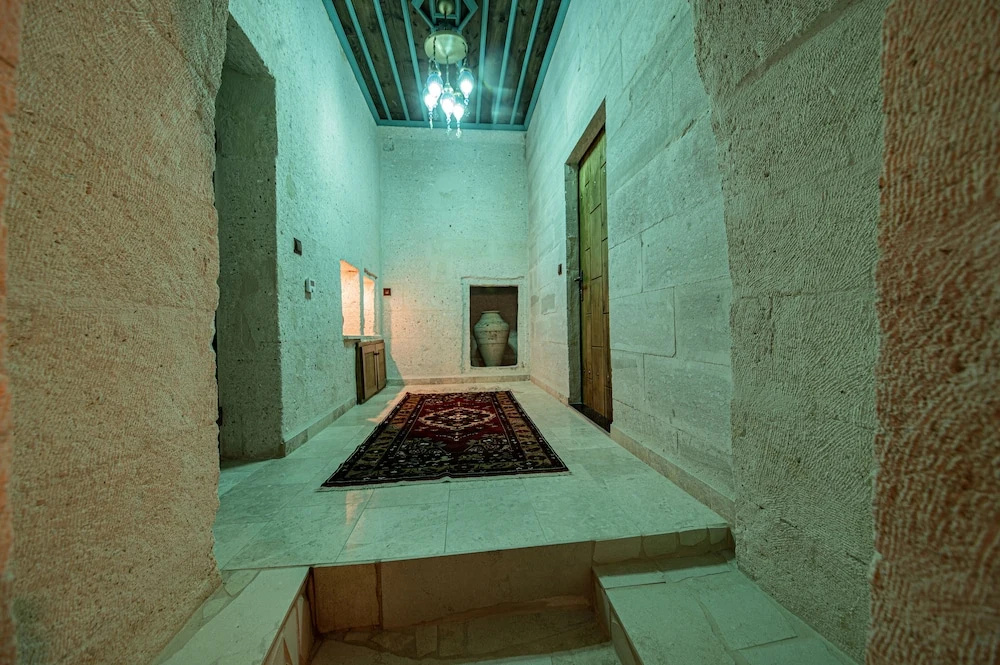 Arkelas Cave House