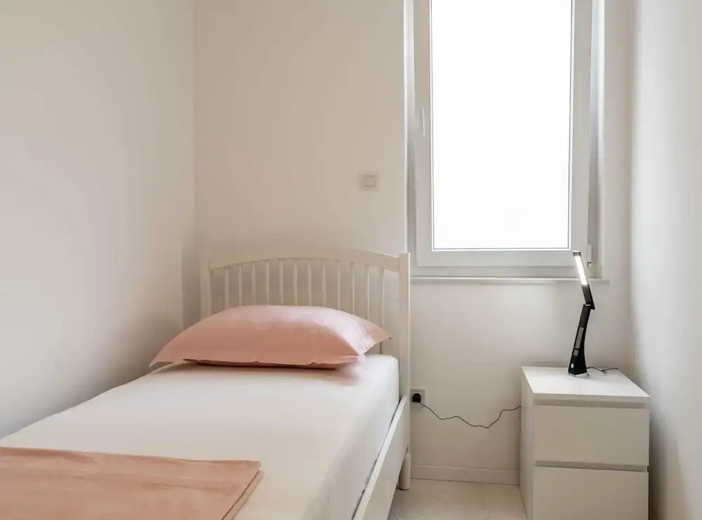 Spacious Povljana Apartment With Sea View and Terrace