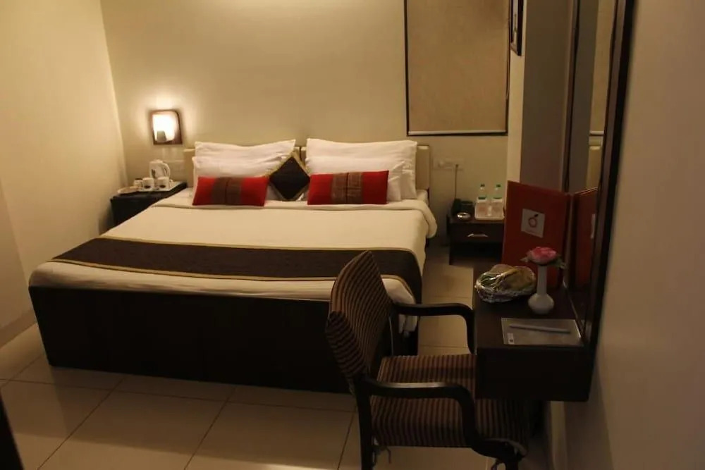 Hotel R K Palace - Simple Stay Royal Comfort
