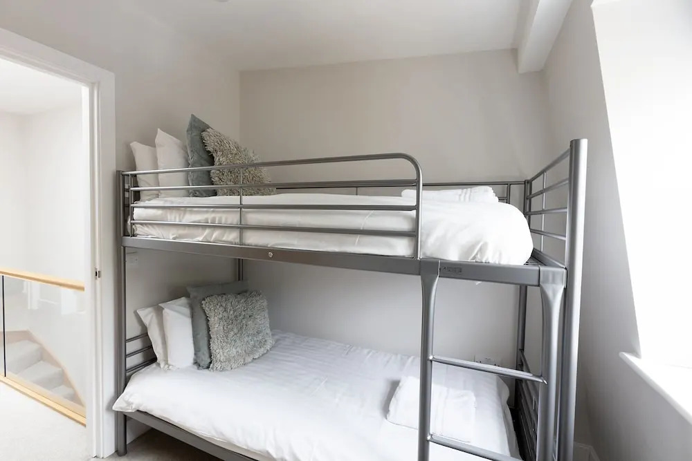 Immaculate Central Windsor Town House with parking