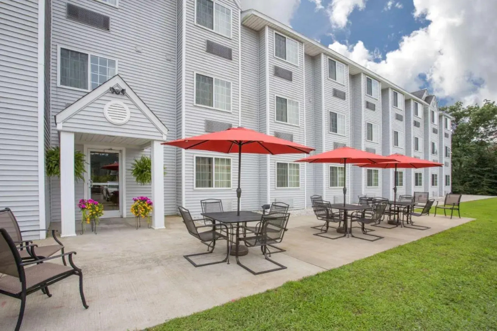 Microtel Gassaway Sutton