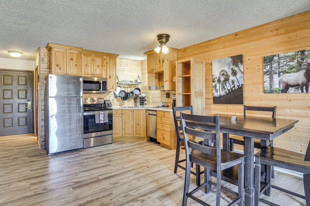 < 1 Mi to Granby Rodeo! Retreat w/ Pool & Hot Tub