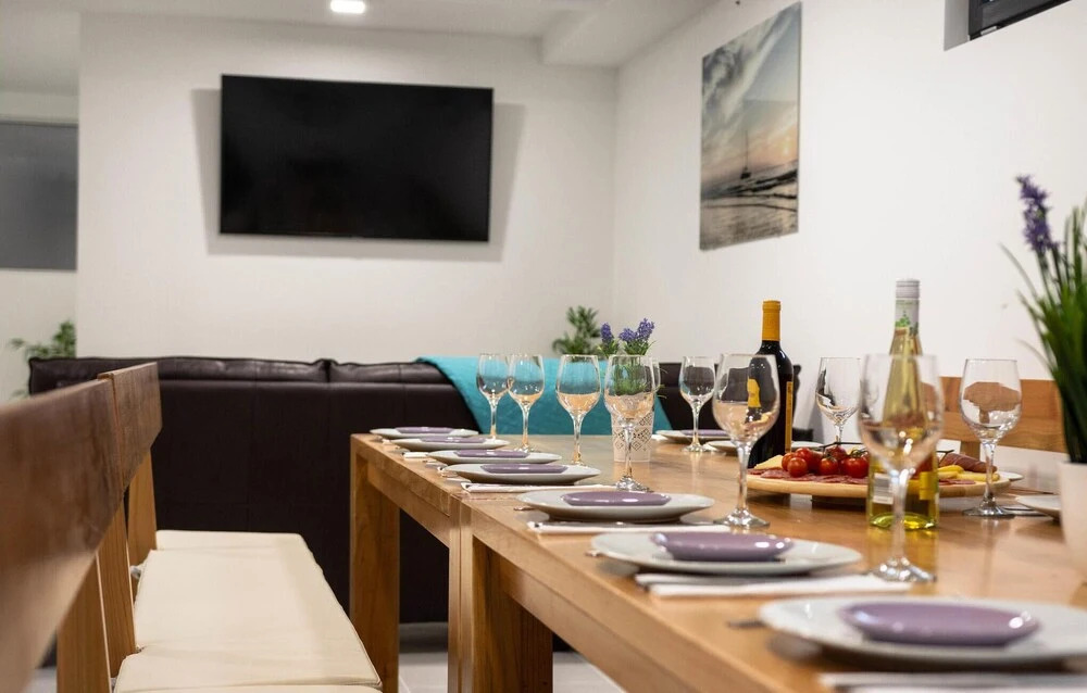 Ten-Bedroom Holiday Home In Razanj