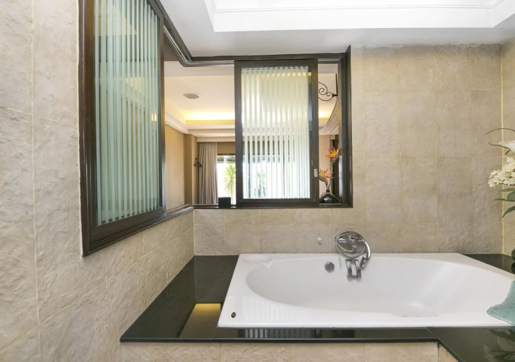 Twin Towers Hotel