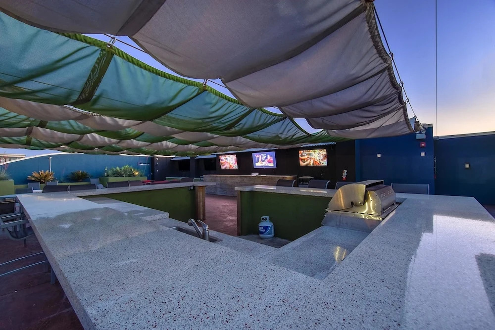 StayLo Luxury 2 Bedroom Apartment