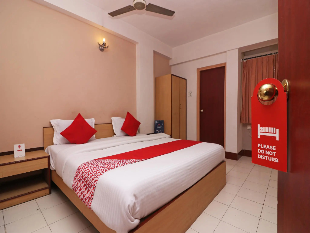 Collection O 5043 Ratnakar Days' Inn