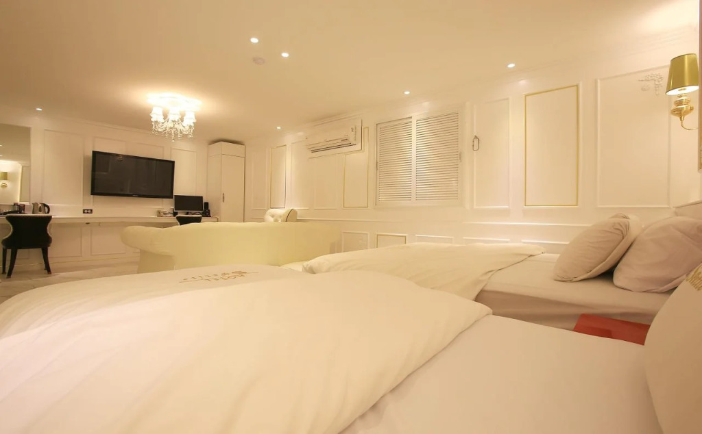 S Petite Hotel