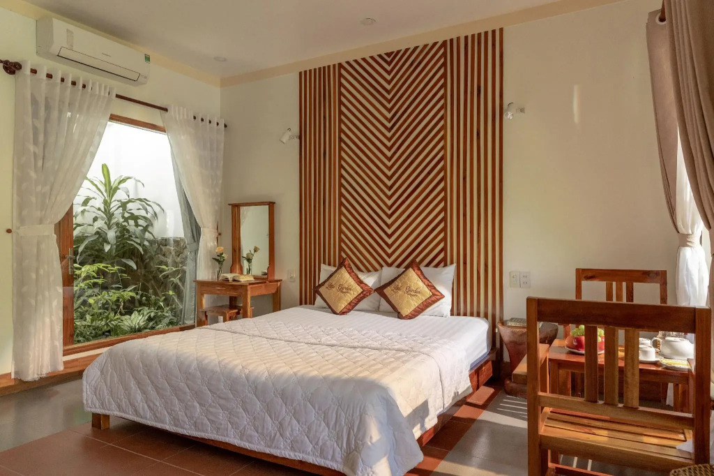 Little Garden Bungalow
