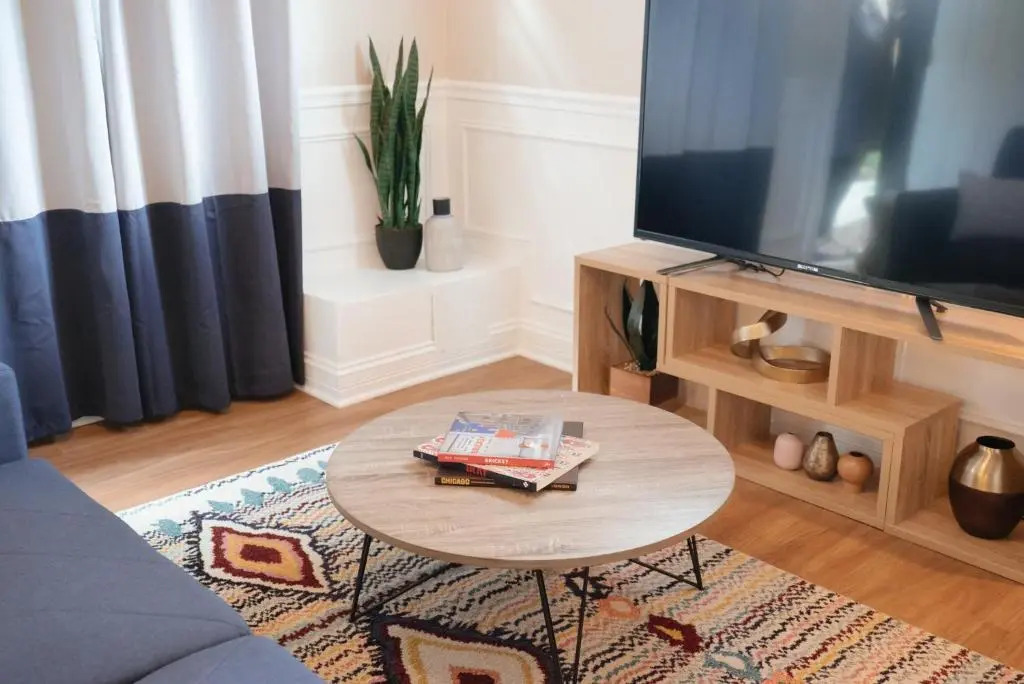 Cozy, Stylish 2BR Apt near O'Hare Int'l Airport