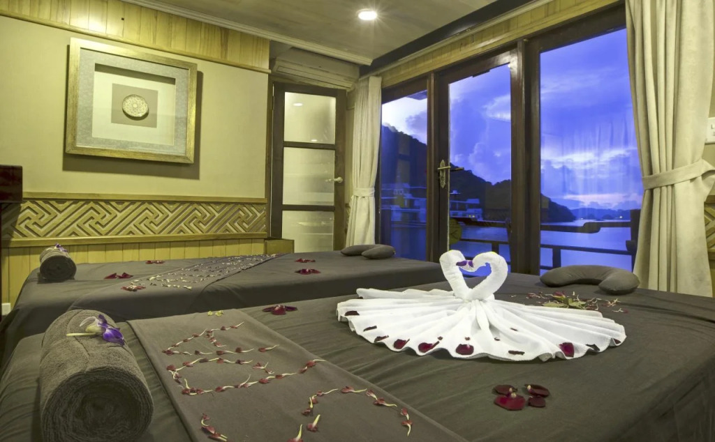 Pelican Halong Cruise