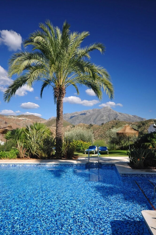 Apartment With 2 Bedrooms in Benahavís, With Wonderful Mountain View,