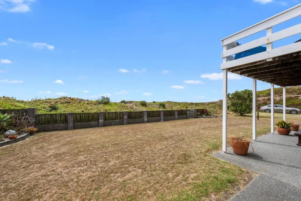 Oceanside Bach - Mount Maunganui Holiday Home