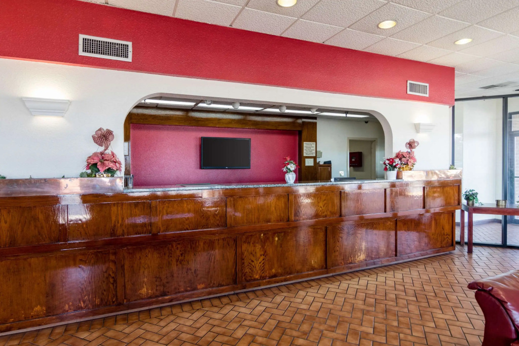 Econo Lodge Inn & Suites Conference Center Dublin