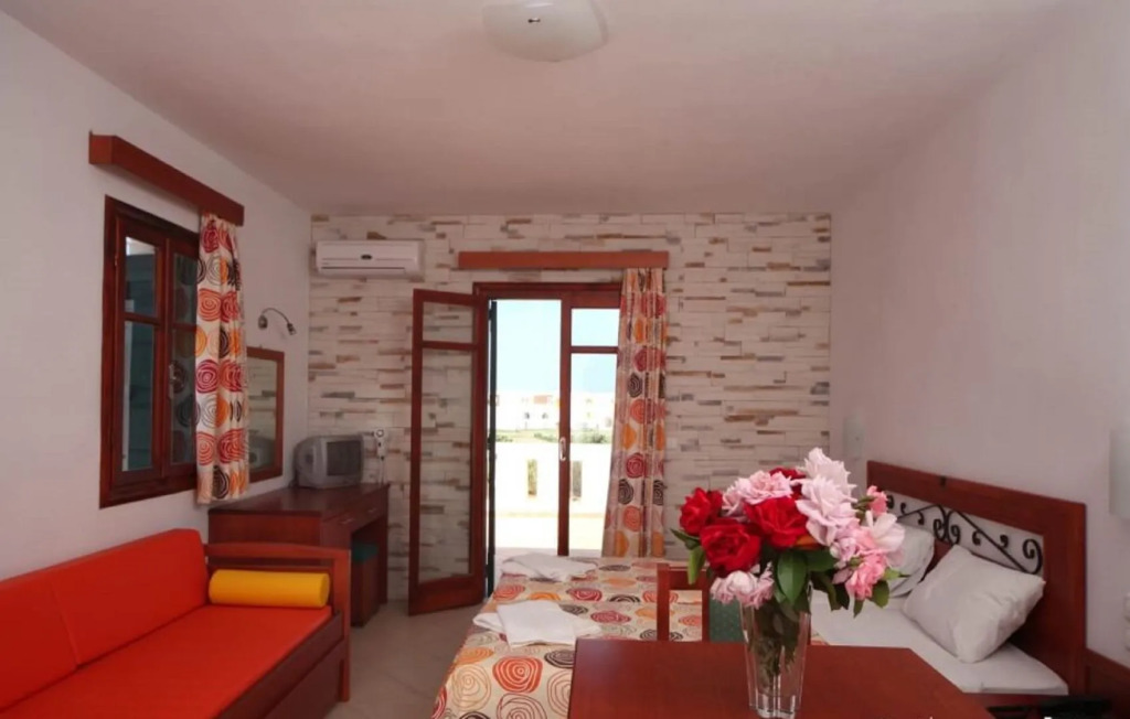 Plaka Hotel II