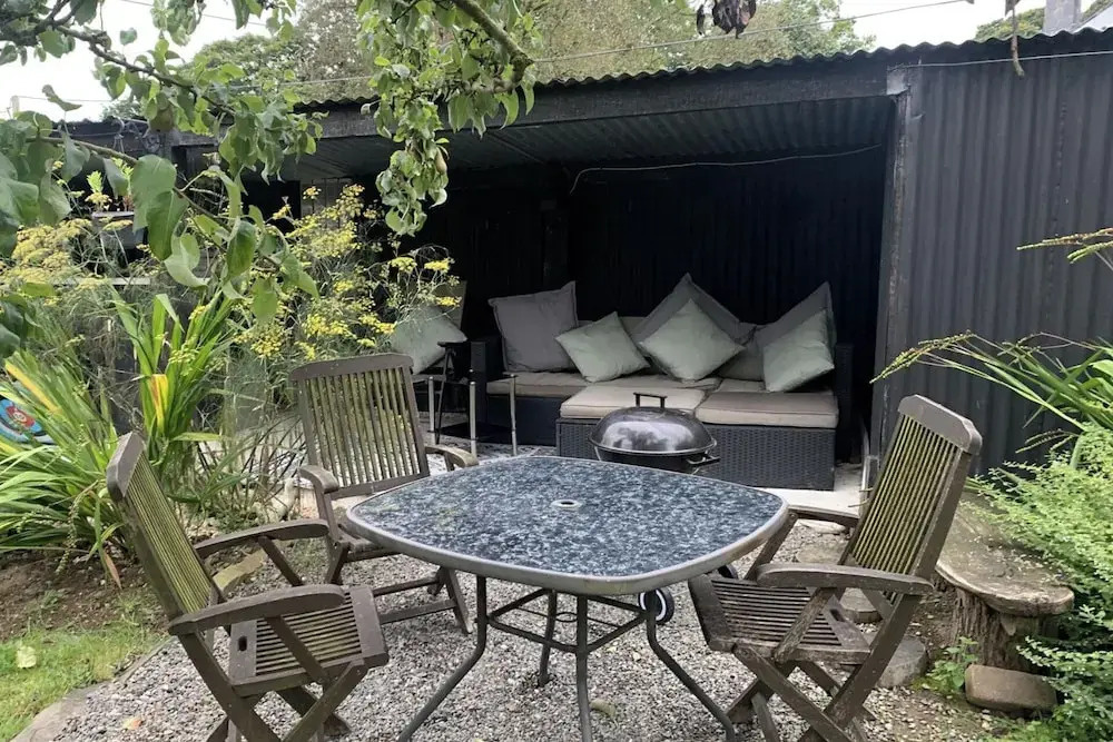 2-Bed Cabin Sleeps 4 -Small Pets Ok -Free Parking