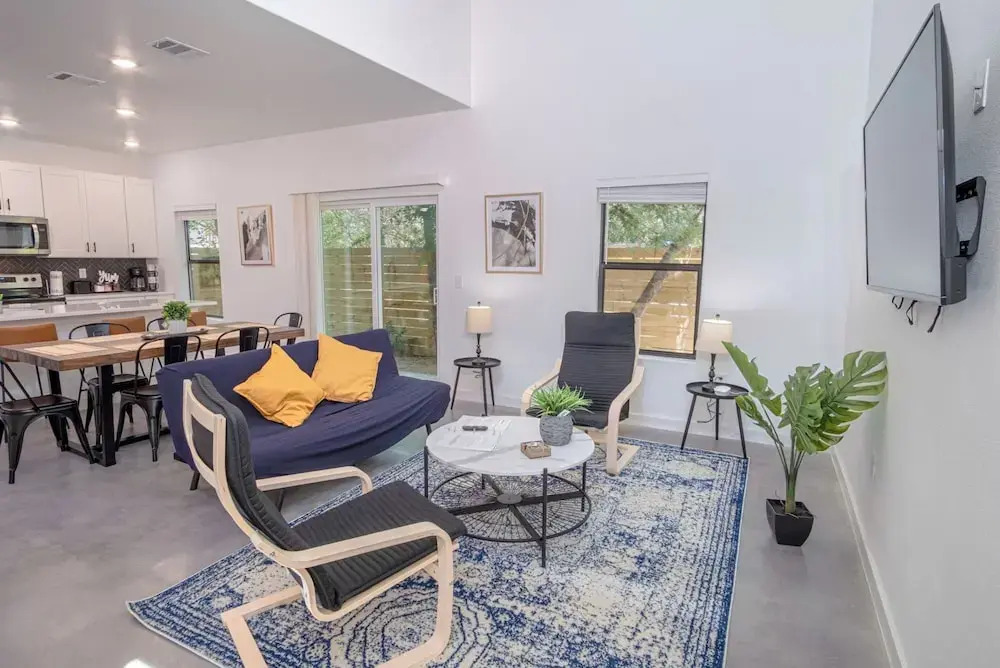 Gorgeous 3 BR 2 BA Near Amazing Downtown