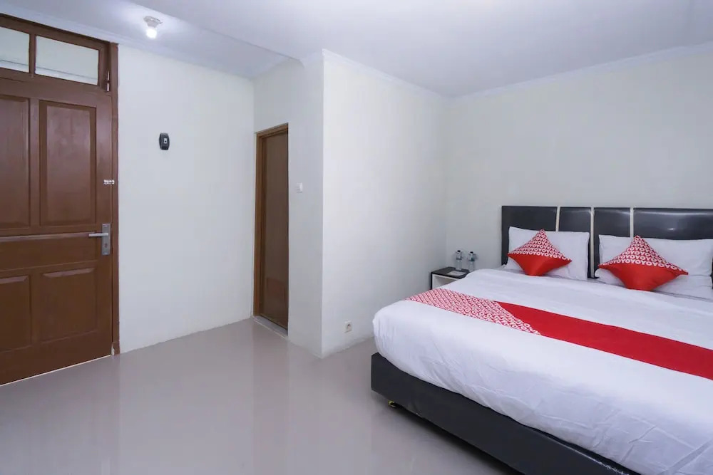 Oyo 2444 Sera House