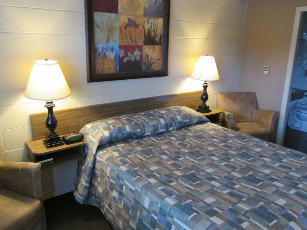 Arbutus Grove Motel