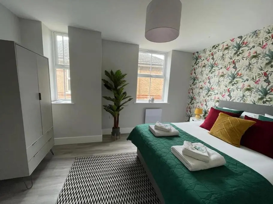 Bright, Vibrant New 1 Bedroom Town Centre Parking