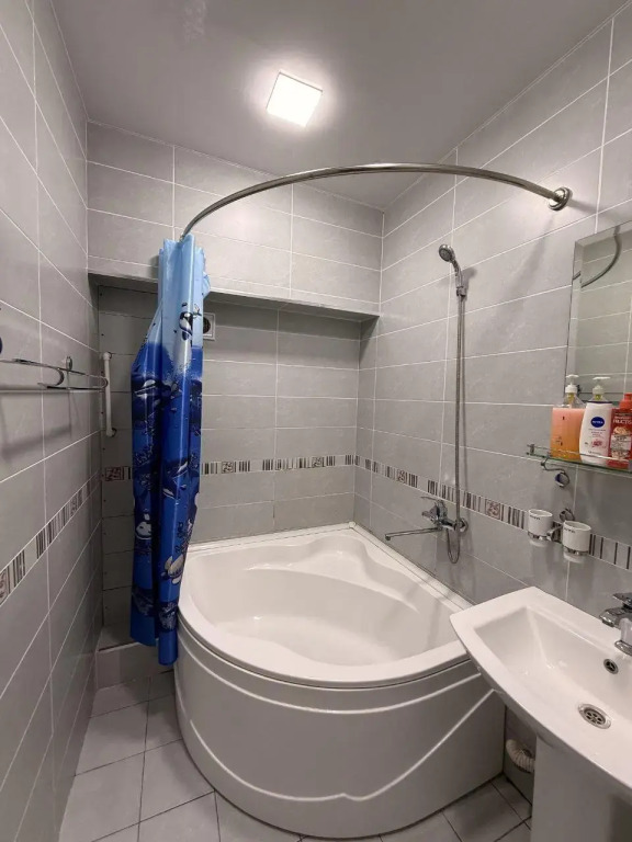 Royal Rentals (Роял Ренталс) на улице Садика Азимова 63