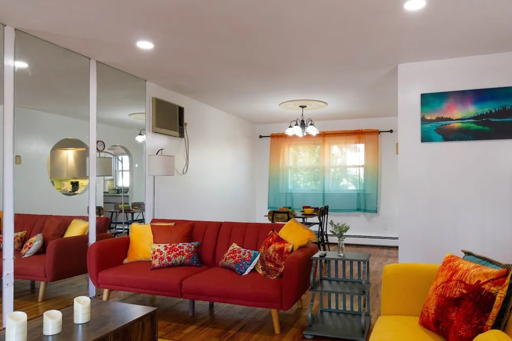 Cheerful & Beautiful 3-Bedroom Ranch