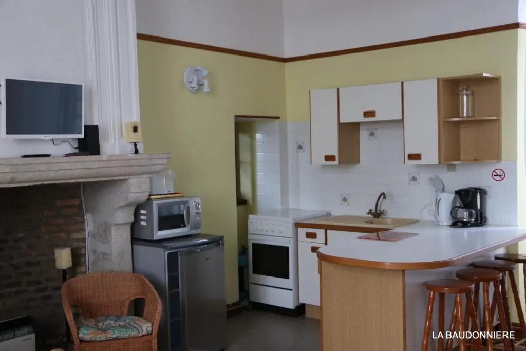 Charming Courtyard cottage 25kms Puy du Fou