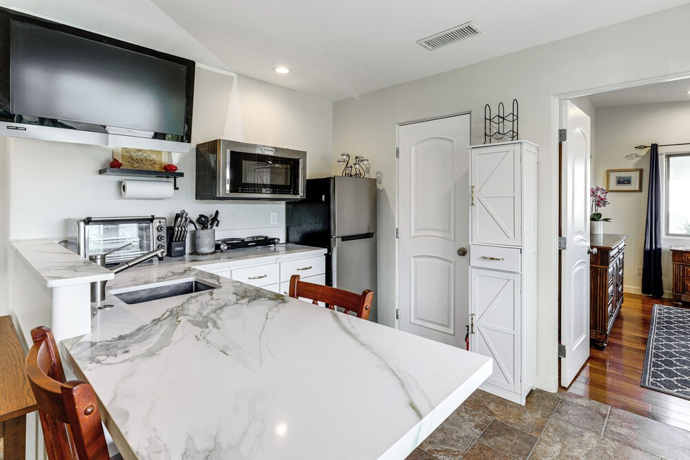 Central to Everything! San Diego Apt w/ Patio
