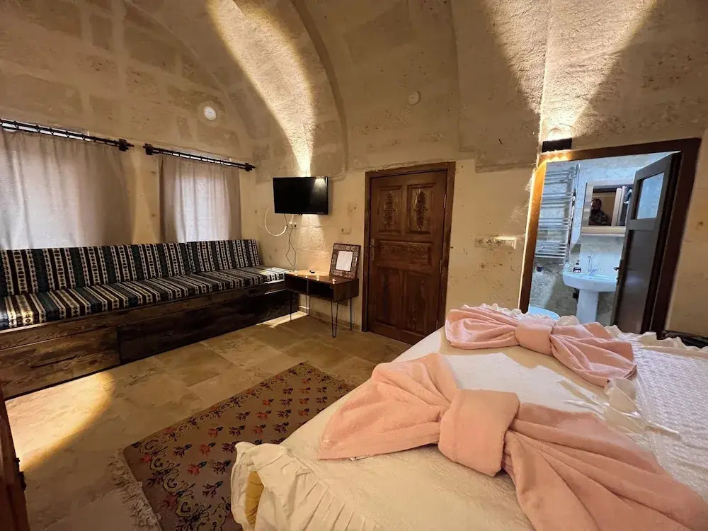Uluyol Stone House