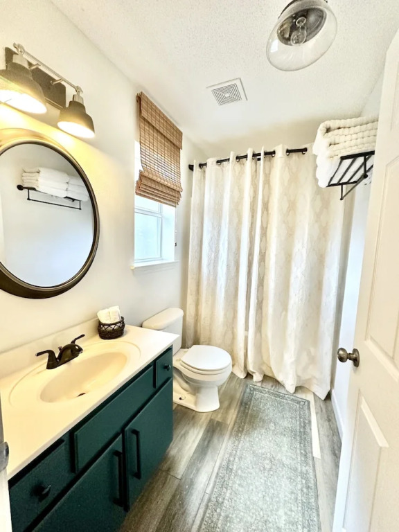 Emerald Hideaway 2 Bedroom Condo by RedAwning