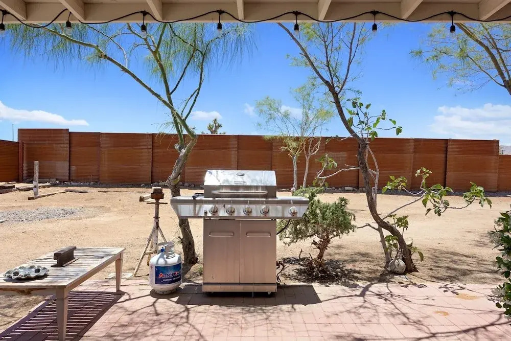 Yucca Valley Hideaway - Hammocks, Fire Pit & Grill 2 Bedroom Home By Redawning