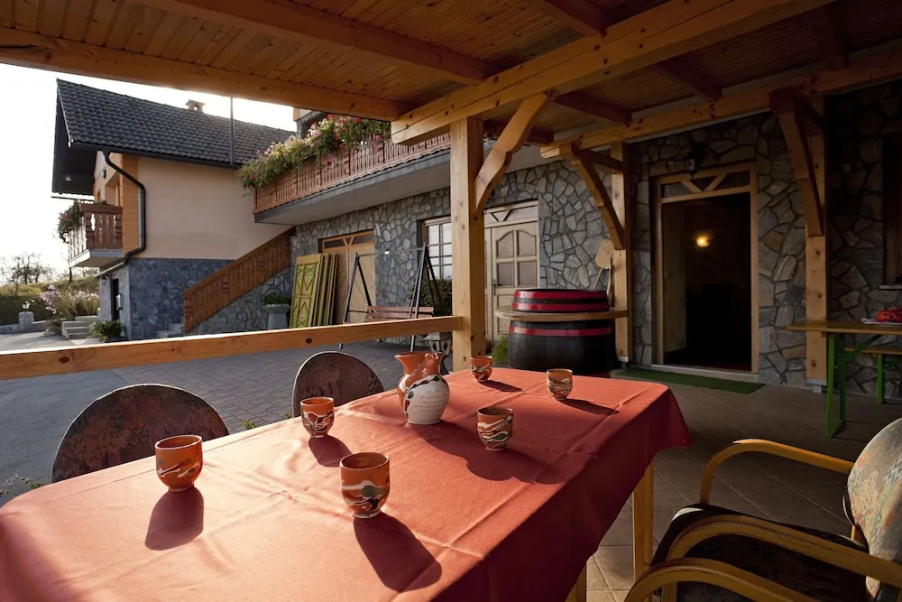 Tourist Farm Škrbina
