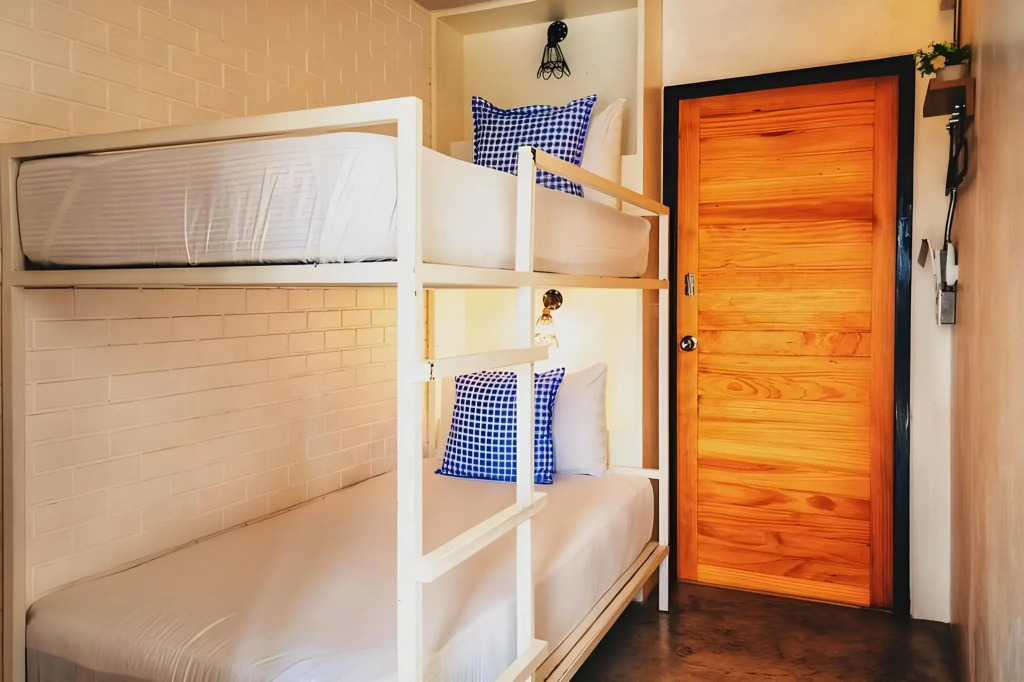 Journey Hostel Suratthani