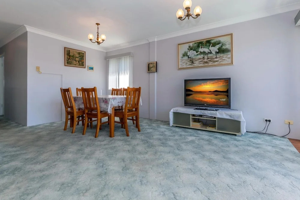 Sunset Towers, Unit 2/25 Donald Street