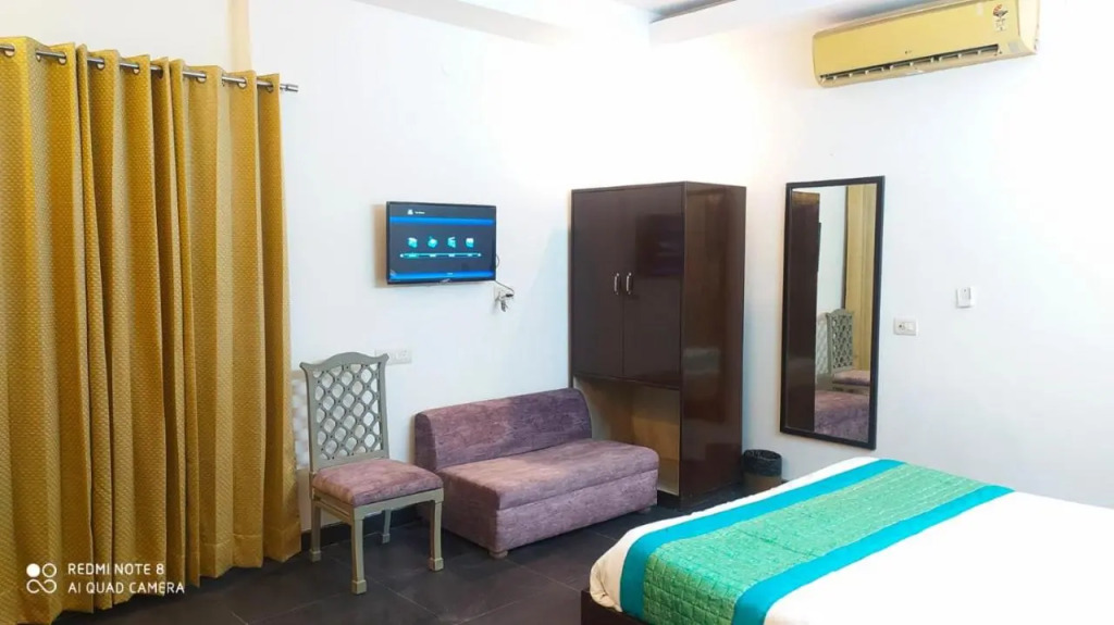 Hotel The Paramont Plaza IGI Airport