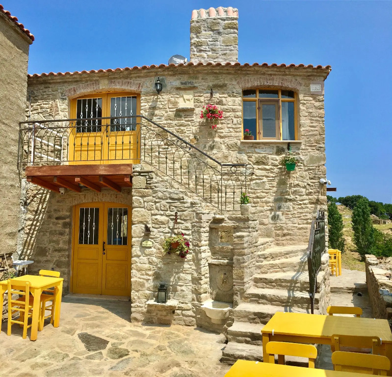 Sari Keçi̇ Taş Otel