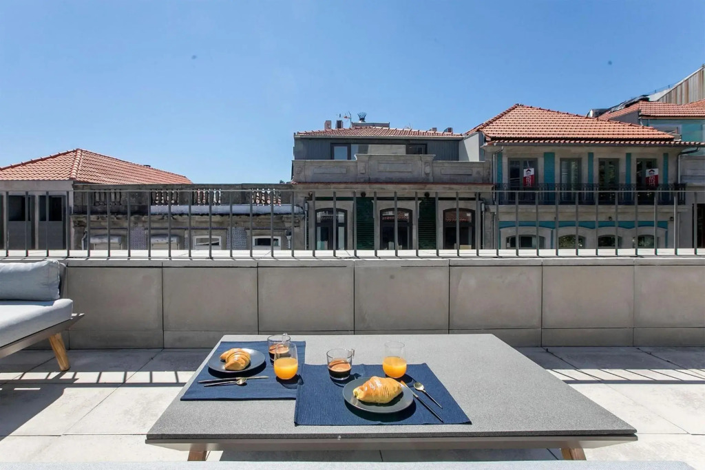 Luminous Premium Loft w/AC & Terrace by LovelyStay