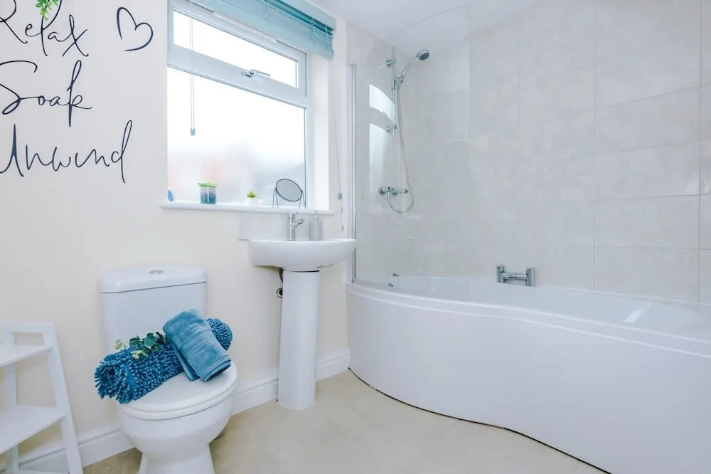 Modern Apartment Perfect for Business Sleeps 4