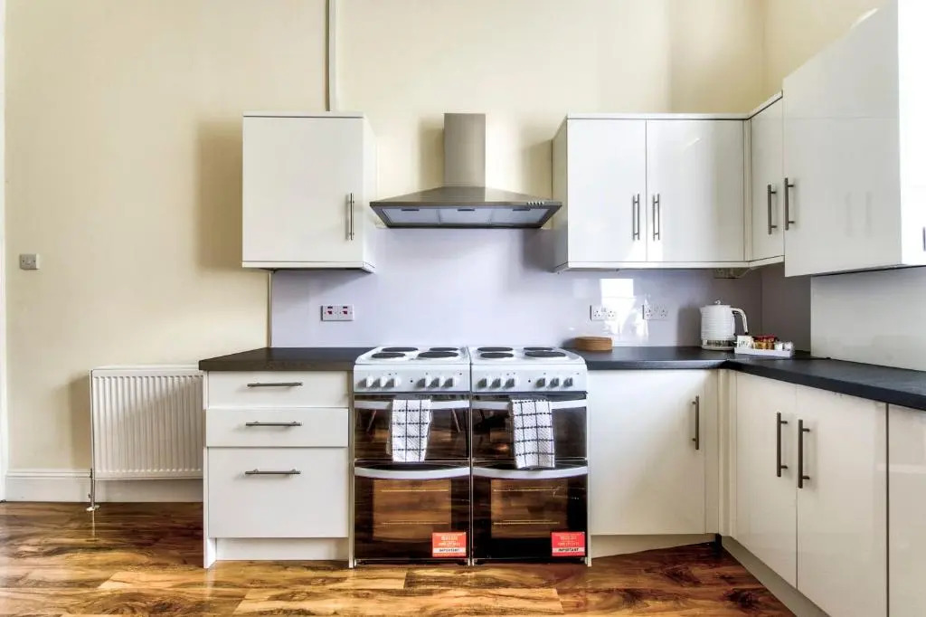 Stunning 5 bedroom apt, close to city centre, SEC, Hydro and motorway