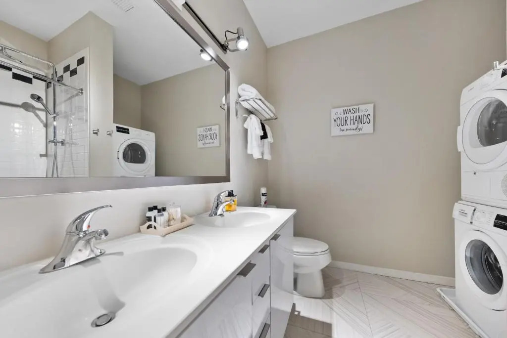 Lavish Best Central Location with Unmatched Amenities 407