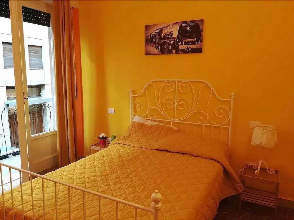 pisa train station hostel