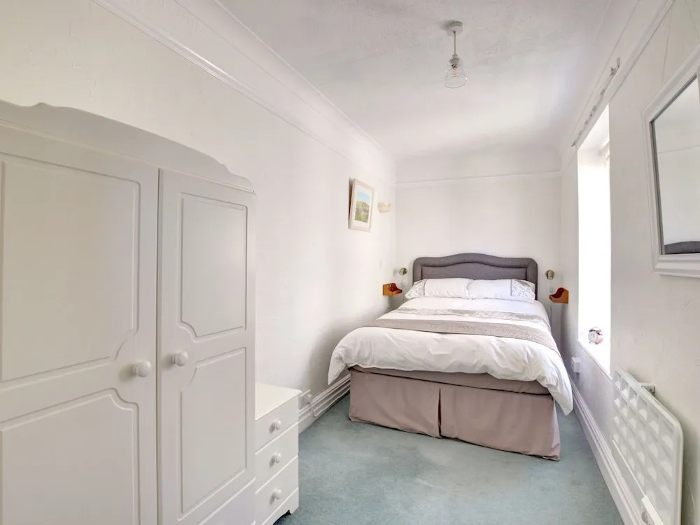 Cozy Holiday Home in Swanage with Balcony
