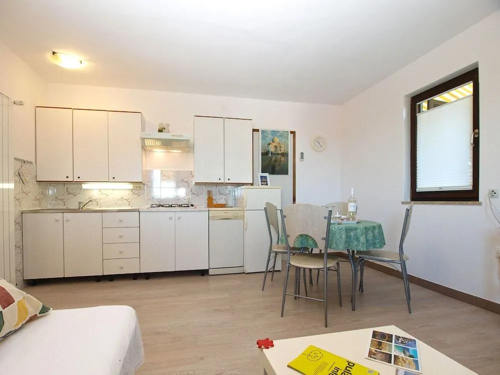 Apartments Eddi 66