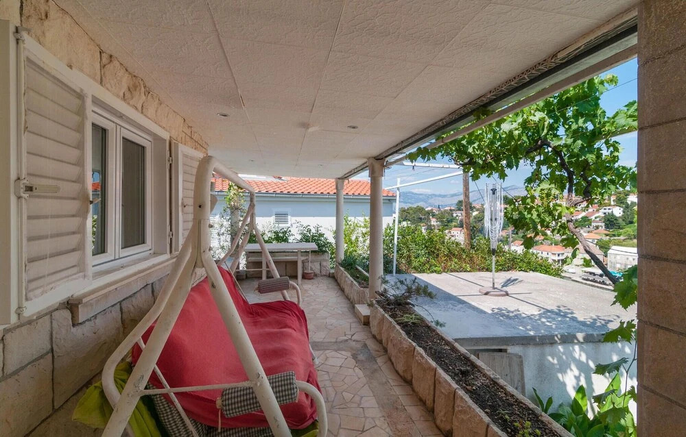 Beach Front Home In Splitska With House Sea View