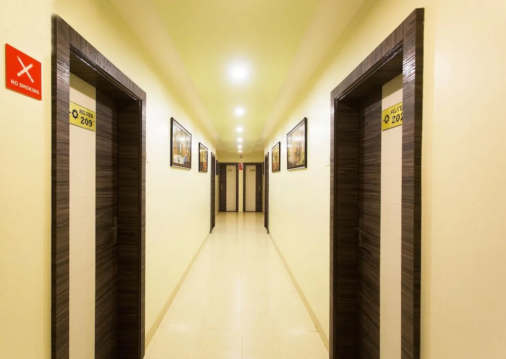OYO Flagship 10078 Hotel Shriniwas Executive