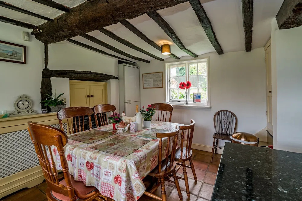 Yew Tree Cottage- Sleeps 12 Garden & Pet-Friendly