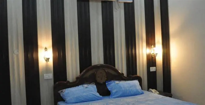 OYO 6370 Hotel Golden Woods