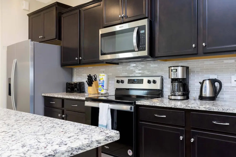 Beautiful 6 Bedroom Home w/ Private Pool and Spa at Windsor Island