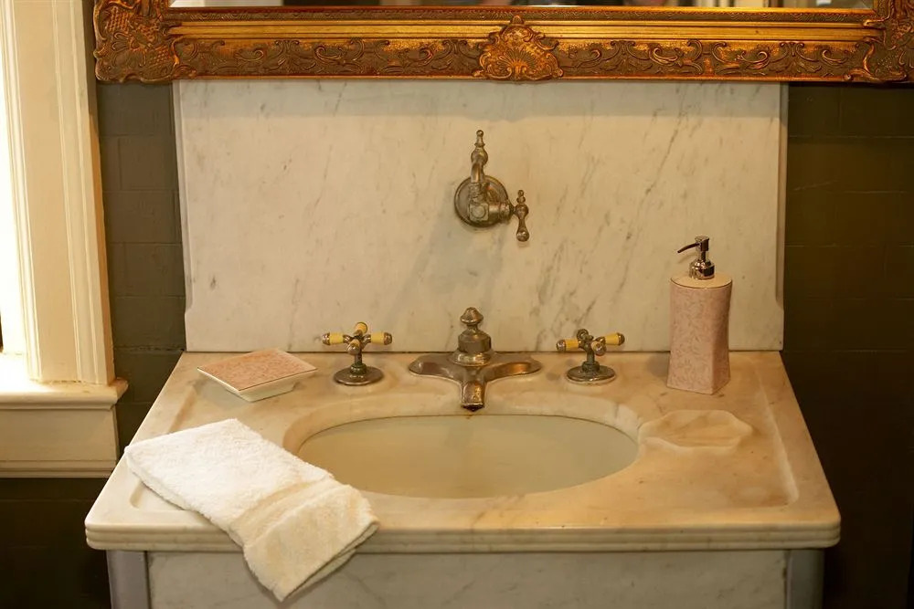 Vrooman Mansion B&B