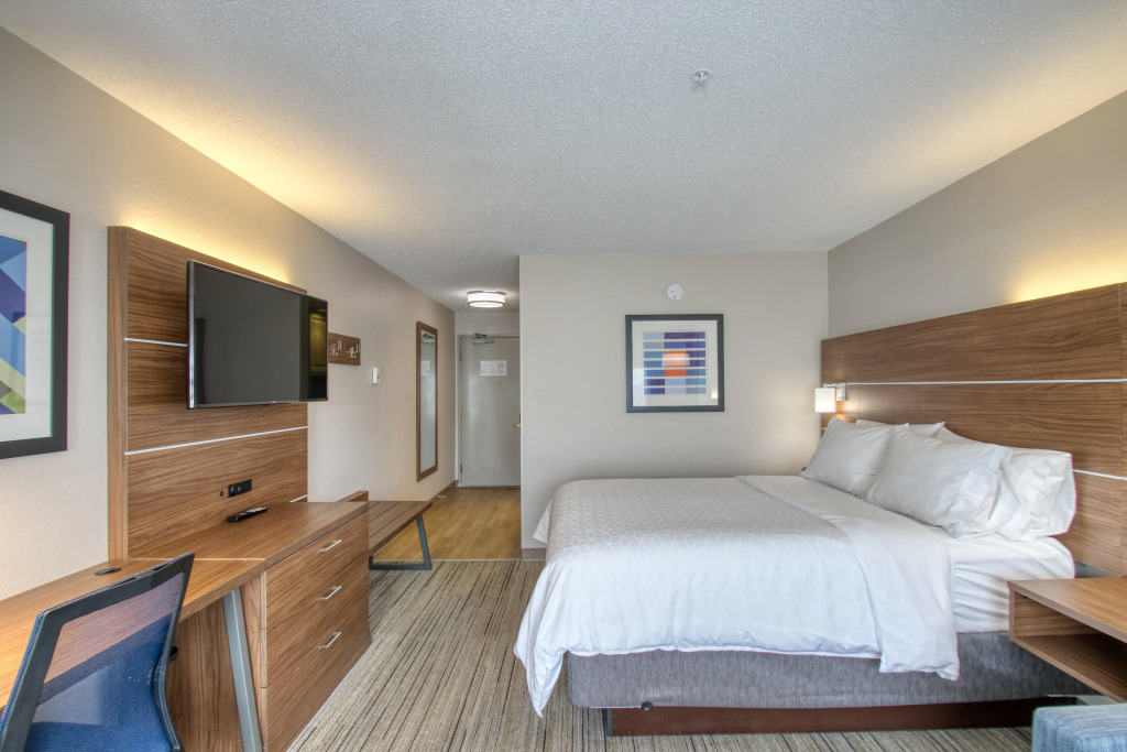 Holiday Inn Express Hotel & Suites Oshkosh - State Route 41 by IHG